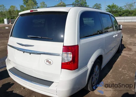 2013 Chrysler Town & Country Touring z USA, uszkodzony, nr VIN 2C4RC1BG4DR583845